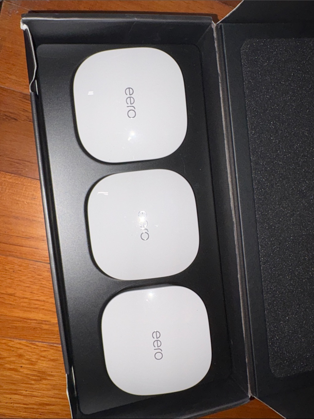 eero White Mesh WiFi System 3 Pack Supports up to 500 Mbps up to 4,500 sq. ft - Picture 4 of 5